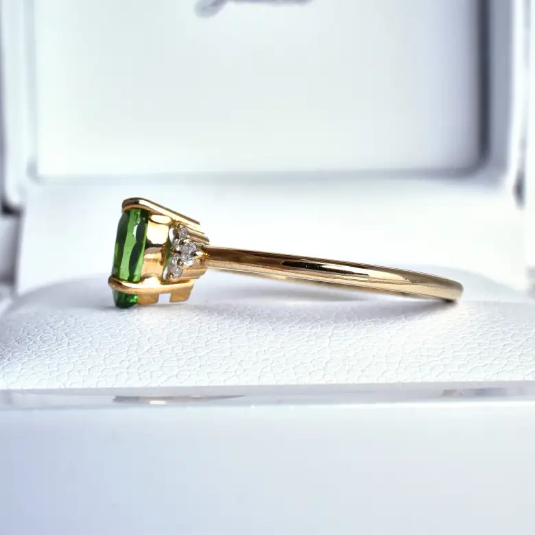 Pierścionek z turmalinem w szlifie gruszka